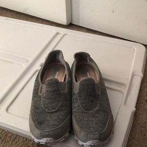 Memory form skechers